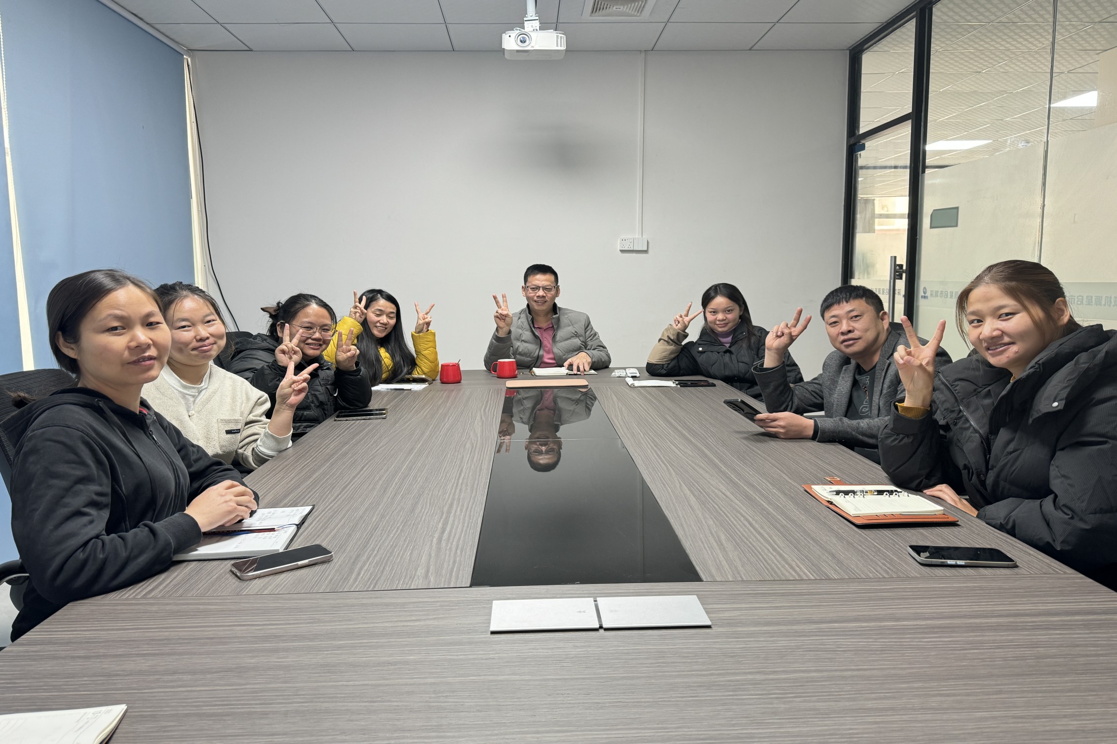 Shenzhen Qixingyuan Company har 2024 års sammanfattningsmöte och ser fram emot nyårsmålen